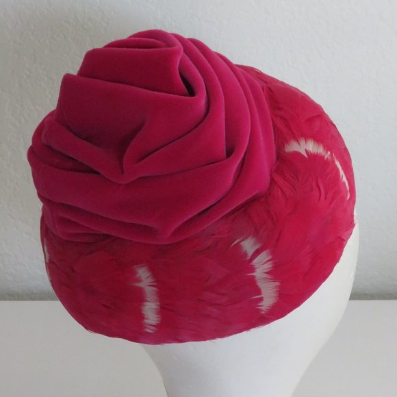 Vintage 1930s / 1940s Women's Turban Hat in Velvet & Feathers - Picture 1 of 4